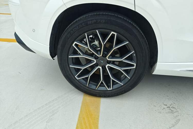 Used CHANGAN OSHAN Z6 New Energy 2023 ZhiDian iDD 150KM Flagship PLUS Smart Parking Edition Right Rear Wheel Hub