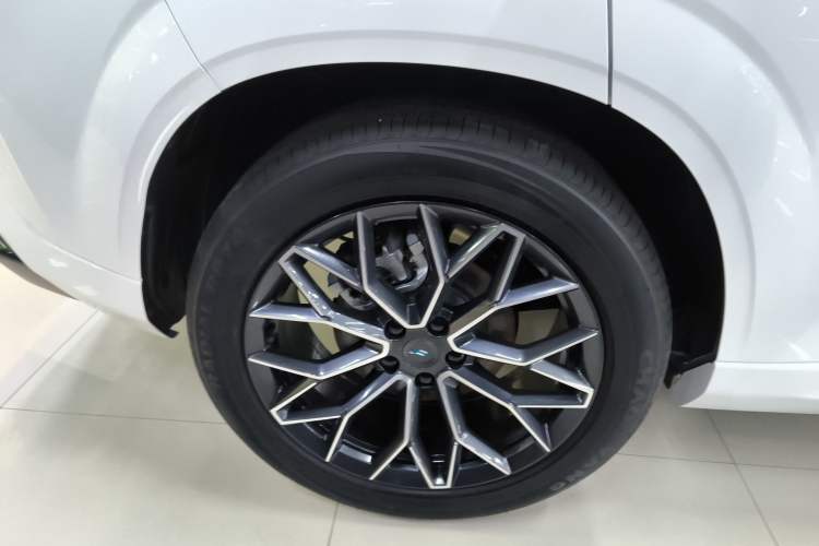 Used CHANGAN OSHAN Z6 New Energy 2023 ZhiDian iDD 150KM Flagship PLUS Right Rear Wheel Hub