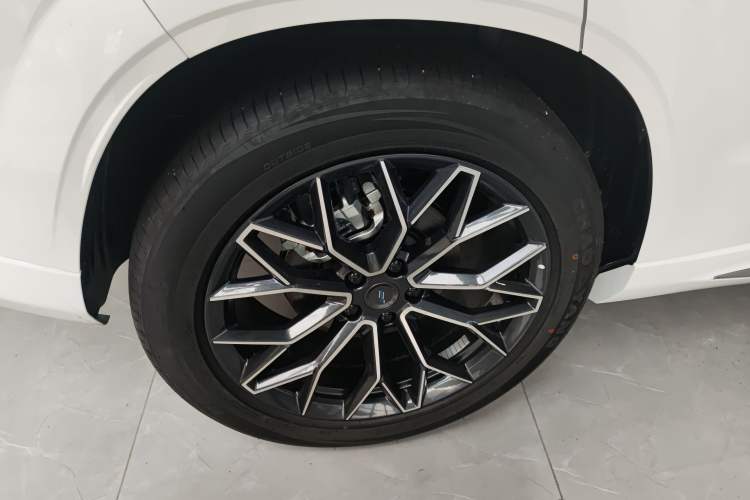 Used CHANGAN OSHAN Z6 New Energy 2023 ZhiDian iDD 150KM Flagship PLUS Right Rear Wheel Hub