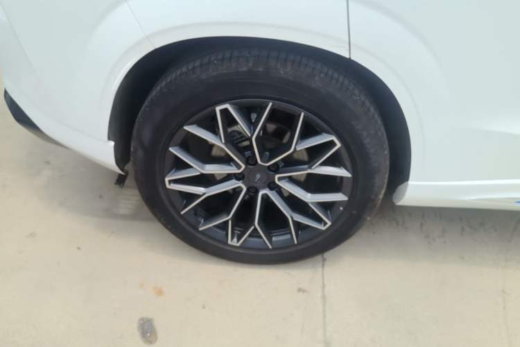 Used CHANGAN OSHAN Z6 New Energy 2023 ZhiDian iDD 150KM Flagship PLUS Right Rear Wheel Hub