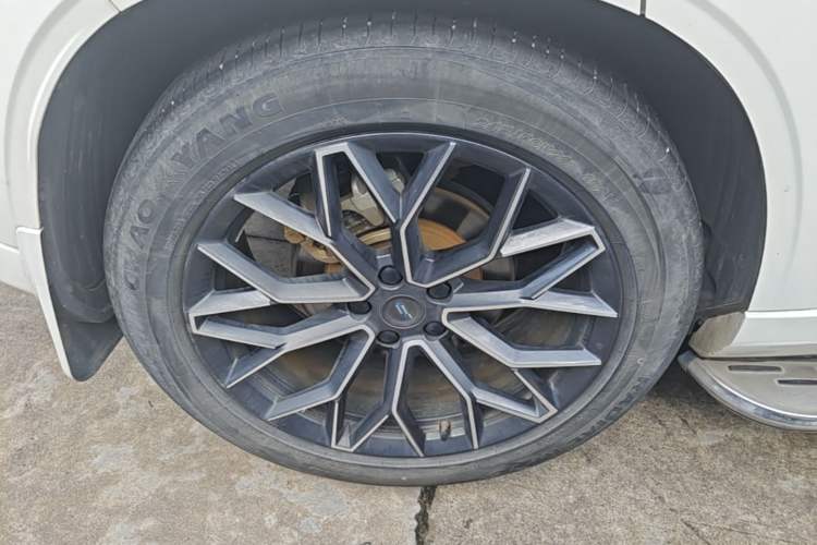 Used CHANGAN OSHAN Z6 New Energy 2023 ZhiDian iDD 150KM Flagship PLUS Smart Parking Edition Right Rear Wheel Hub