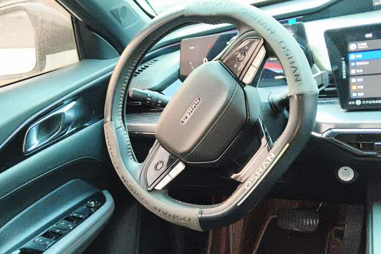 Used CHANGAN OSHAN Z6 New Energy 2023 ZhiDian iDD 150KM Flagship PLUS Smart Parking Edition Steering Wheel