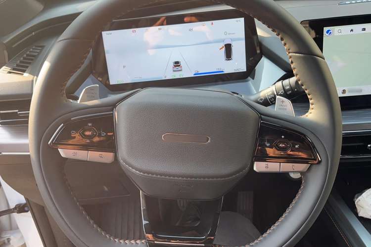 Used CHANGAN OSHAN Z6 New Energy 2023 ZhiDian iDD 150KM Flagship PLUS Smart Parking Edition Steering Wheel