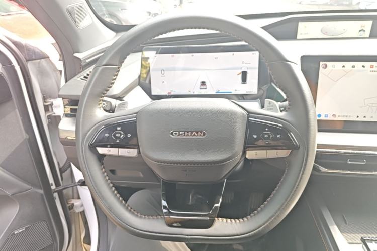 Used CHANGAN OSHAN Z6 New Energy 2023 ZhiDian iDD 150KM Flagship PLUS Smart Parking Edition Steering Wheel