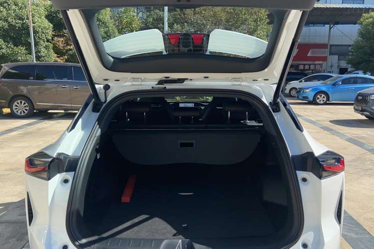 Used CHANGAN OSHAN Z6 New Energy 2023 ZhiDian iDD 150KM Flagship PLUS Smart Parking Edition Trunk