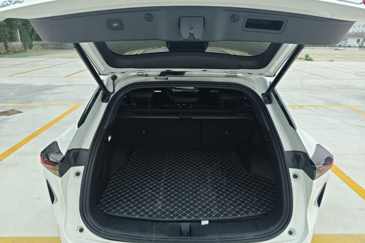 Used CHANGAN OSHAN Z6 New Energy 2023 ZhiDian iDD 150KM Flagship PLUS Smart Parking Edition Trunk
