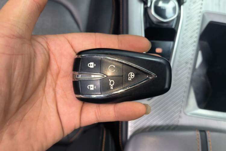 Used CHANGAN OSHAN Z6 New Energy 2023 ZhiDian iDD 150KM Flagship PLUS Smart Parking Edition Vehicle Key