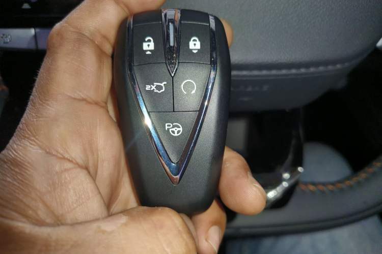 Used CHANGAN OSHAN Z6 New Energy 2023 ZhiDian iDD 150KM Flagship PLUS Smart Parking Edition Vehicle Key