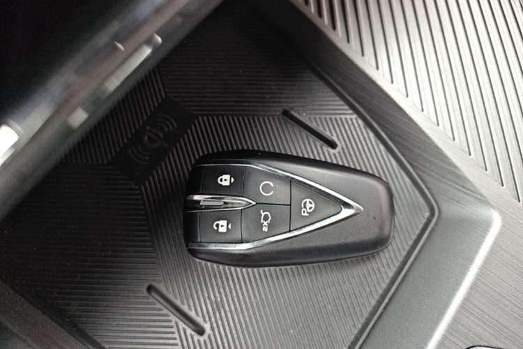 Used CHANGAN OSHAN Z6 New Energy 2023 ZhiDian iDD 150KM Flagship PLUS Smart Parking Edition Vehicle Key