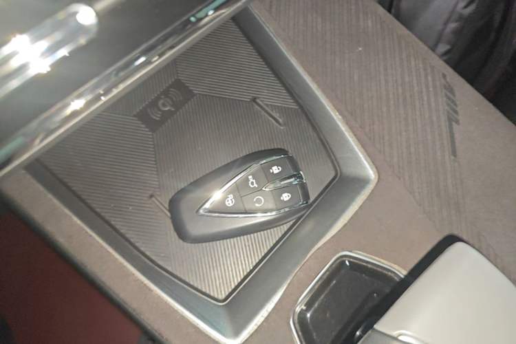 Used CHANGAN OSHAN Z6 New Energy 2023 ZhiDian iDD 150KM Flagship PLUS Smart Parking Edition Vehicle Key