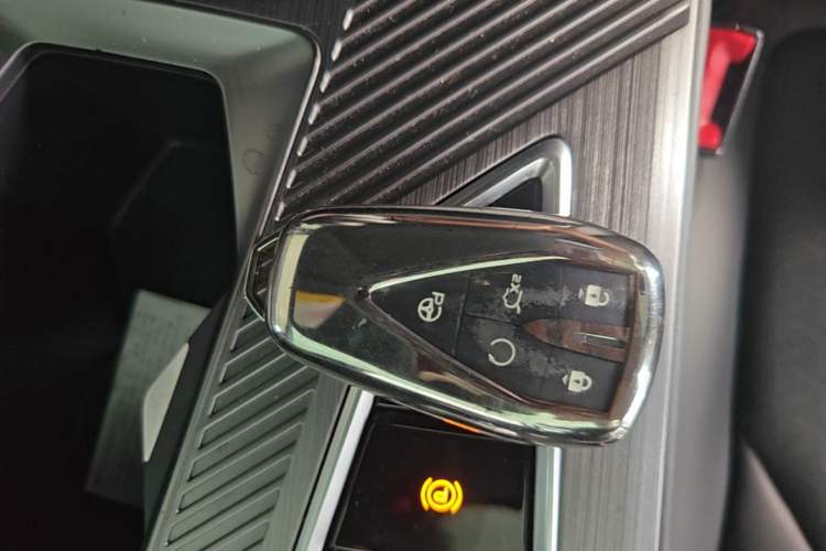 Used CHANGAN OSHAN Z6 New Energy 2023 ZhiDian iDD 150KM Flagship PLUS Smart Parking Edition Vehicle Key