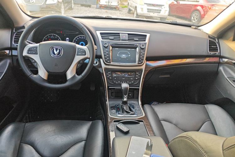 Used CHANGAN Raeton 2014 1.8T Automatic Flagship Anniversary Edition China IV Standard Center Console