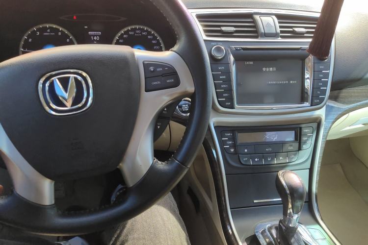 Used CHANGAN Raeton 2013 1.8T Automatic Prestige Model China IV Standard Center Console