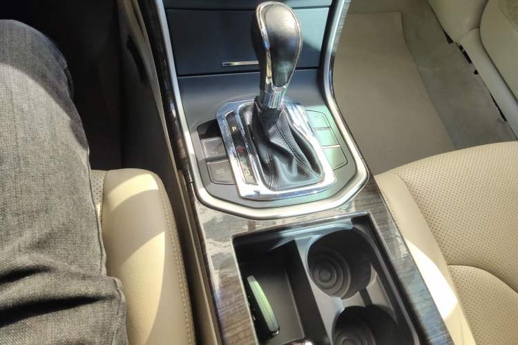 Used CHANGAN Raeton 2013 1.8T Automatic Prestige Model China IV Standard Gear Lever