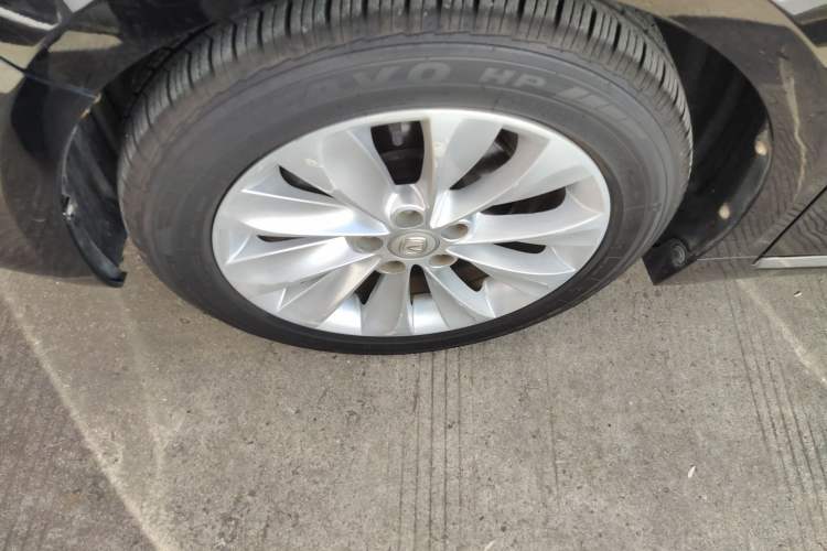 Used CHANGAN Raeton 2013 1.8T Automatic Prestige Model China IV Standard Left Front Wheel Hub