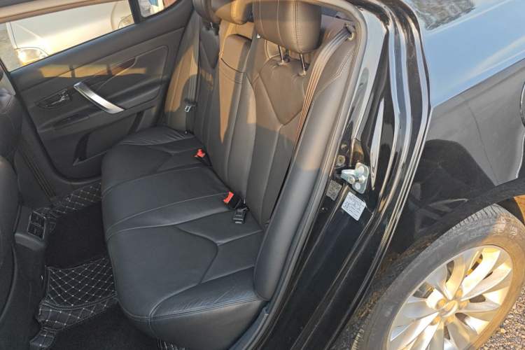 Used CHANGAN Raeton 2014 1.8T Automatic Flagship Anniversary Edition China IV Standard Left Rear Seat