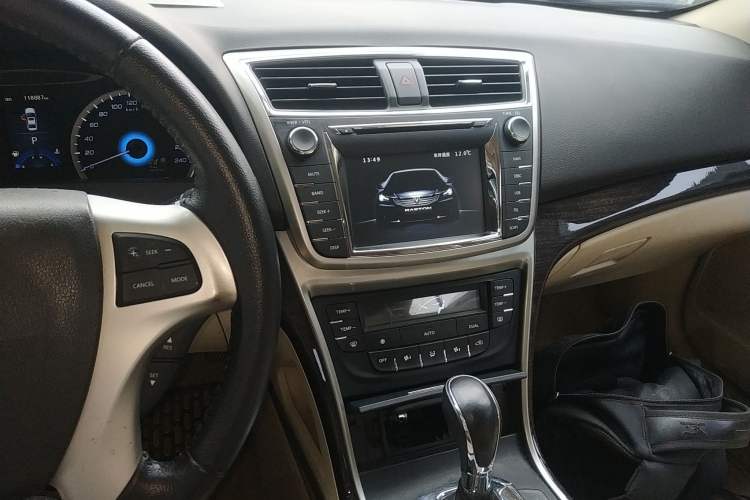 Used CHANGAN Raeton 2013 1.8T Automatic Prestige Model China IV Standard Audio And AC Panel