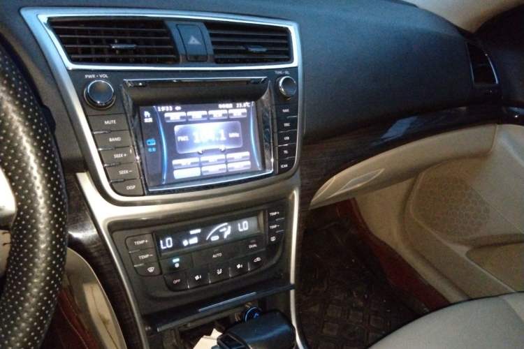 Used CHANGAN Raeton 2013 1.8T Automatic Prestige Model China IV Standard Audio And AC Panel