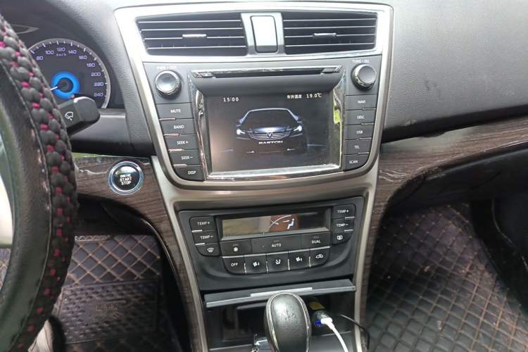 Used CHANGAN Raeton 2013 1.8T Automatic Flagship Model China IV Standard Audio And AC Panel