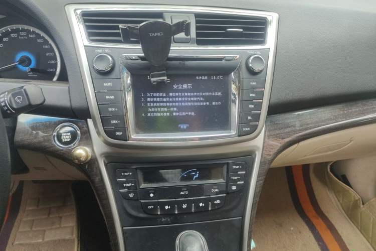 Used CHANGAN Raeton 2013 1.8T Automatic Prestige Model China IV Standard Audio And AC Panel