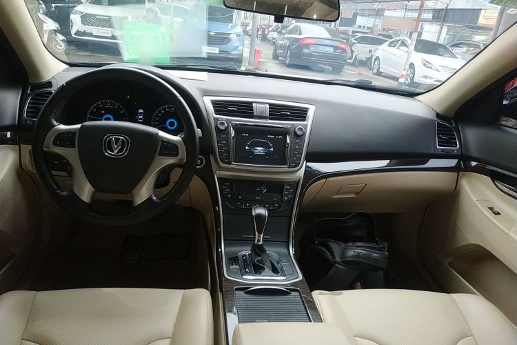 Used CHANGAN Raeton 2013 1.8T Automatic Prestige Model China IV Standard Center Console