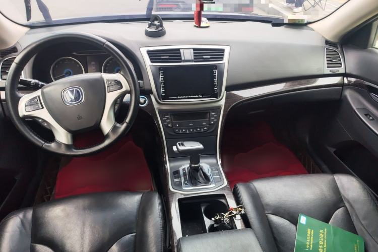 Used CHANGAN Raeton 2013 1.8T Automatic Prestige Model Center Console