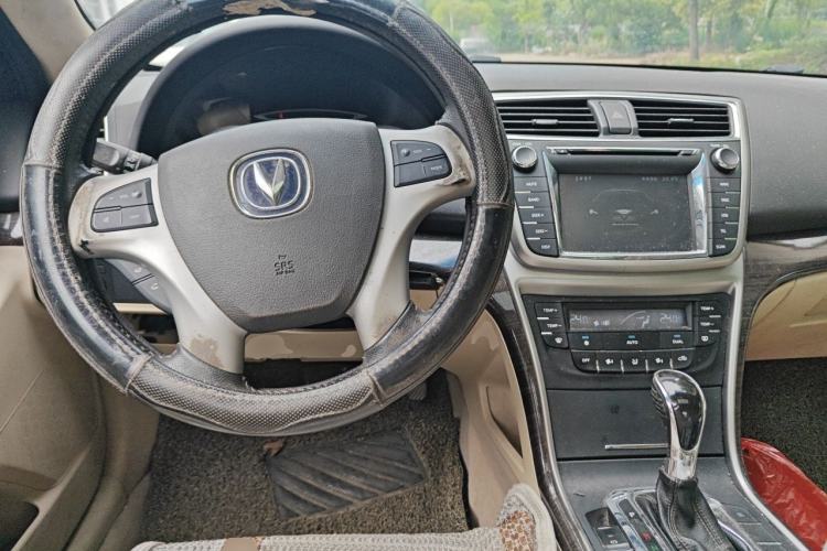 Used CHANGAN Raeton 2013 1.8T Automatic Elite Model China IV Standard Center Console