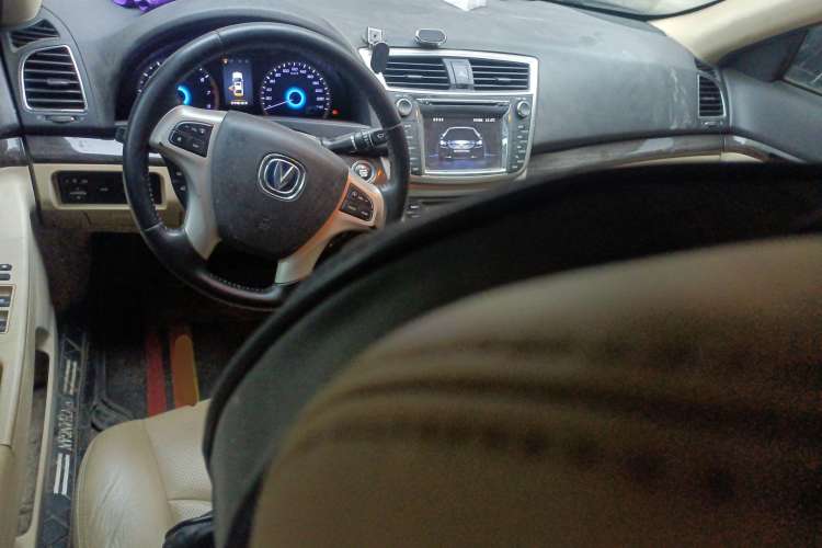 Used CHANGAN Raeton 2013 1.8T Automatic Prestige Model China IV Standard Center Console