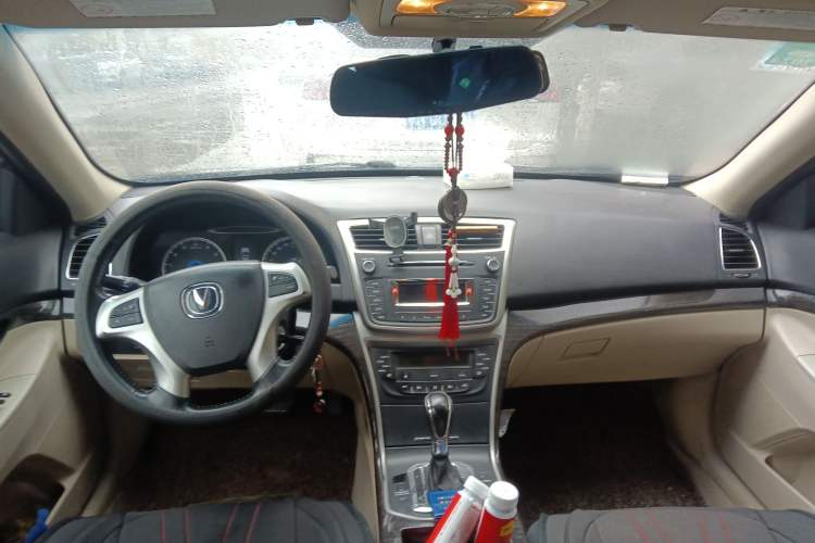 Used CHANGAN Raeton 2013 1.8T Automatic Elite Model China IV Standard Center Console