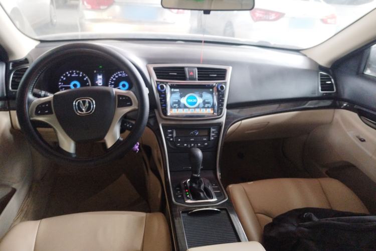Used CHANGAN Raeton 2013 1.8T Automatic Elite Model China IV Standard Center Console