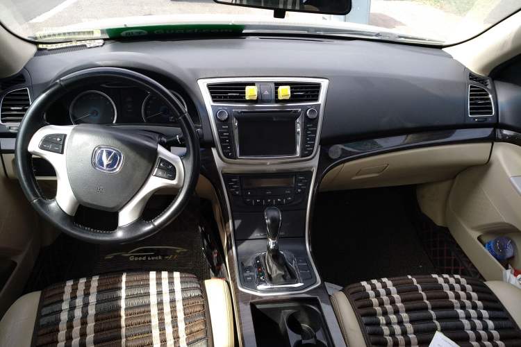 Used CHANGAN Raeton 2013 1.8T Automatic Elite Model China V Standard Center Console