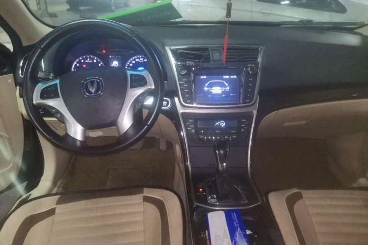 Used CHANGAN Raeton 2013 1.8T Automatic Prestige Model China IV Standard Center Console