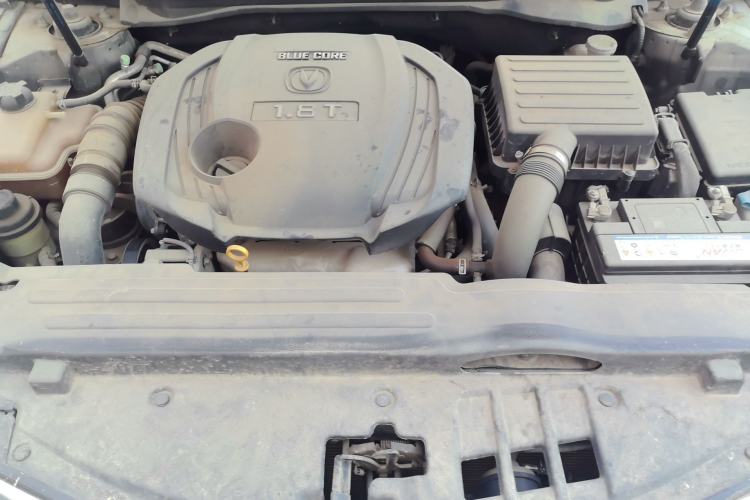 Used CHANGAN Raeton 2013 1.8T Automatic Flagship Model China IV Standard Engine Bay