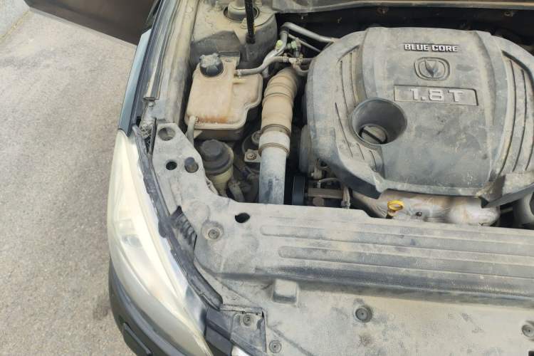 Used CHANGAN Raeton 2013 1.8T Automatic Prestige Model Engine Bay Right