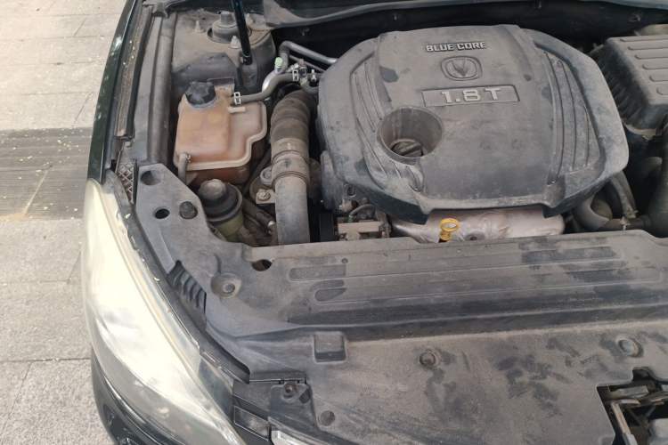 Used CHANGAN Raeton 2013 1.8T Automatic Flagship Model China IV Standard Engine Bay Right