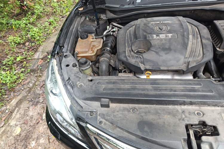 Used CHANGAN Raeton 2013 1.8T Automatic Flagship Model China IV Standard Engine Bay Right