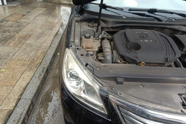 Used CHANGAN Raeton 2013 1.8T Automatic Elite Model China IV Standard Engine Bay Right