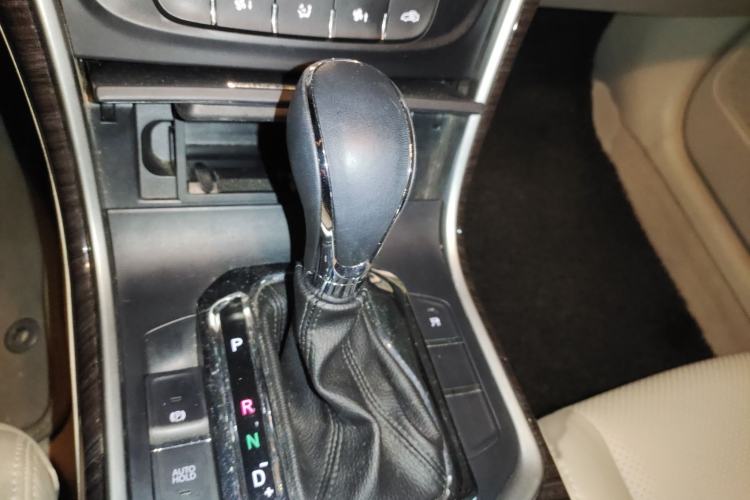 Used CHANGAN Raeton 2013 1.8T Automatic Prestige Model China IV Standard Gear Lever