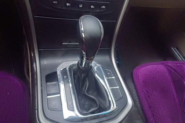 Used CHANGAN Raeton 2013 1.8T Automatic Prestige Model China V Standard Gear Lever