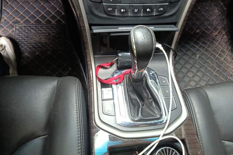Used CHANGAN Raeton 2013 1.8T Automatic Flagship Model China IV Standard Gear Lever