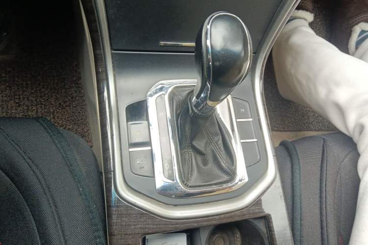 Used CHANGAN Raeton 2013 1.8T Automatic Elite Model China IV Standard Gear Lever