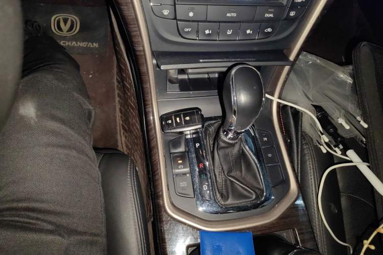 Used CHANGAN Raeton 2013 1.8T Automatic Prestige Model China IV Standard Gear Lever