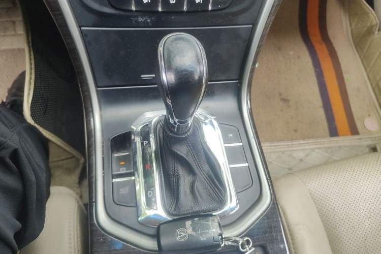 Used CHANGAN Raeton 2013 1.8T Automatic Prestige Model China IV Standard Gear Lever