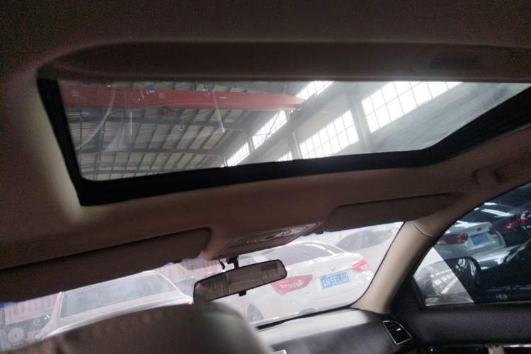 Used CHANGAN Raeton 2013 1.8T Automatic Elite Model China IV Standard Headliner