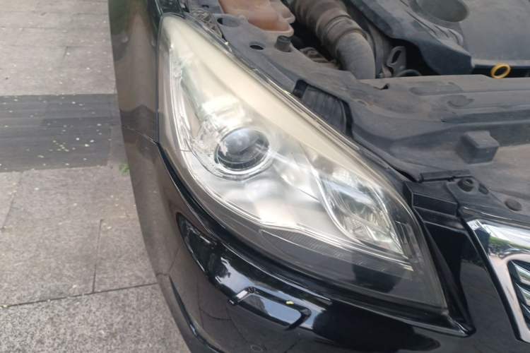 Used CHANGAN Raeton 2013 1.8T Automatic Flagship Model China IV Standard Right Front Headlight