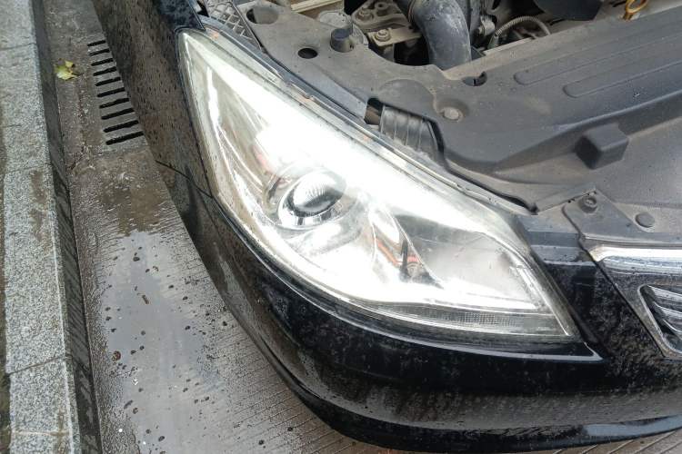 Used CHANGAN Raeton 2013 1.8T Automatic Elite Model China IV Standard Right Front Headlight
