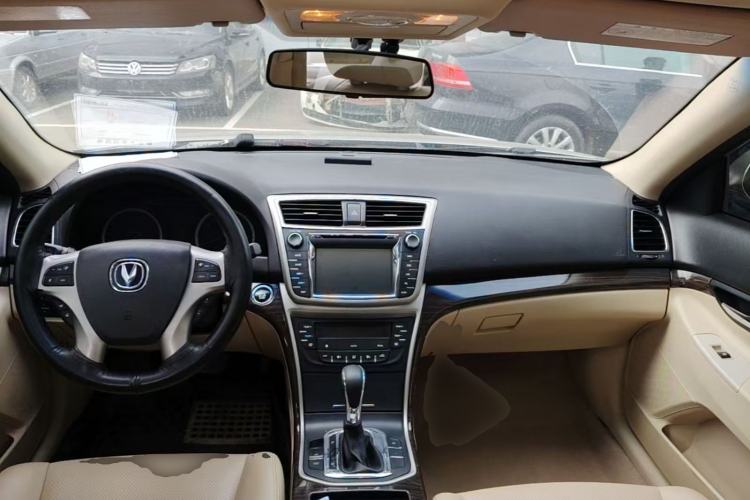 Used CHANGAN Raeton 2013 1.8T Automatic Elite Model China IV Standard Center Console