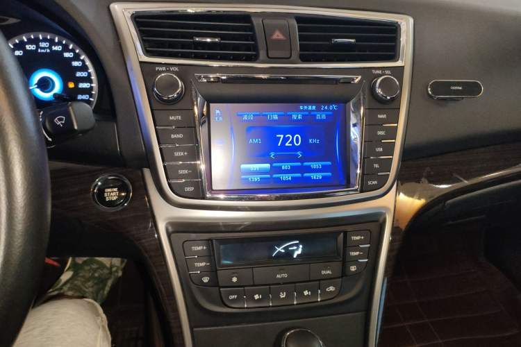 Used CHANGAN Raeton 2013 1.8T Automatic Flagship Model China IV Standard Audio And AC Panel