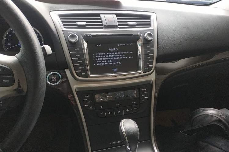 Used CHANGAN Raeton 2013 1.8T Automatic Prestige Model China IV Standard Audio And AC Panel