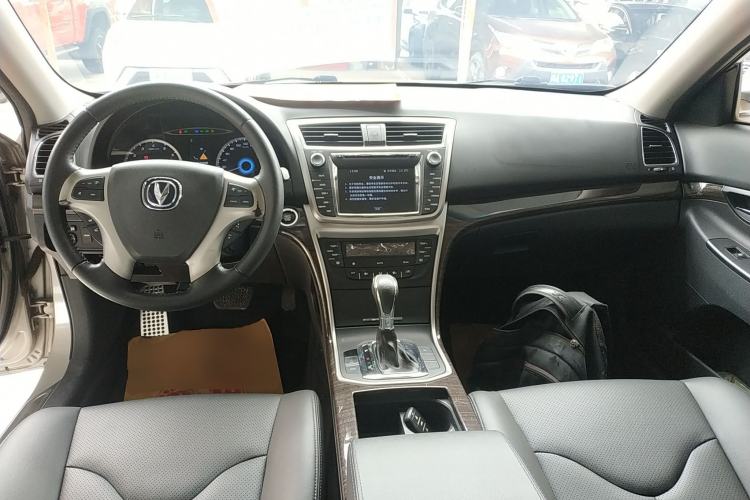 Used CHANGAN Raeton 2013 1.8T Automatic Prestige Model China IV Standard Center Console